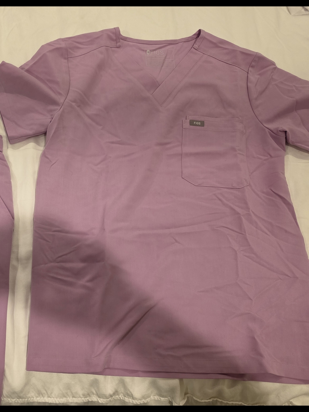 Figs Men’s V-Neck Top And Jogger Pants in Dusk